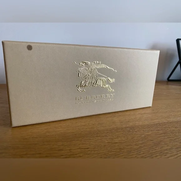 Burberry Box - Picture 4 of 7